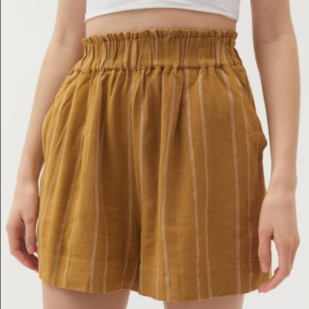 UO Josie Linen Pull-On Short